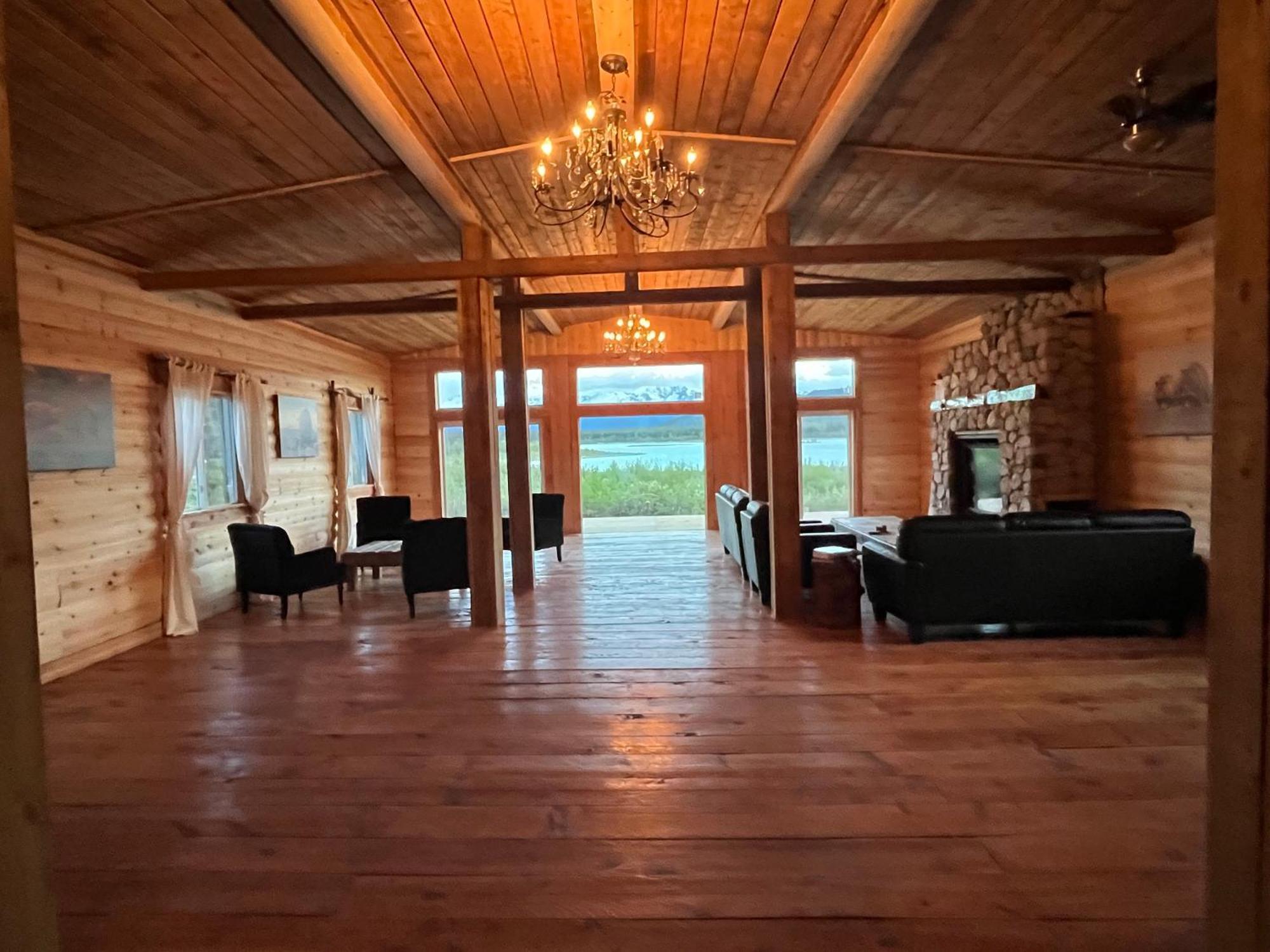 Eagle Bear Lodge Tatla Lake Exterior foto