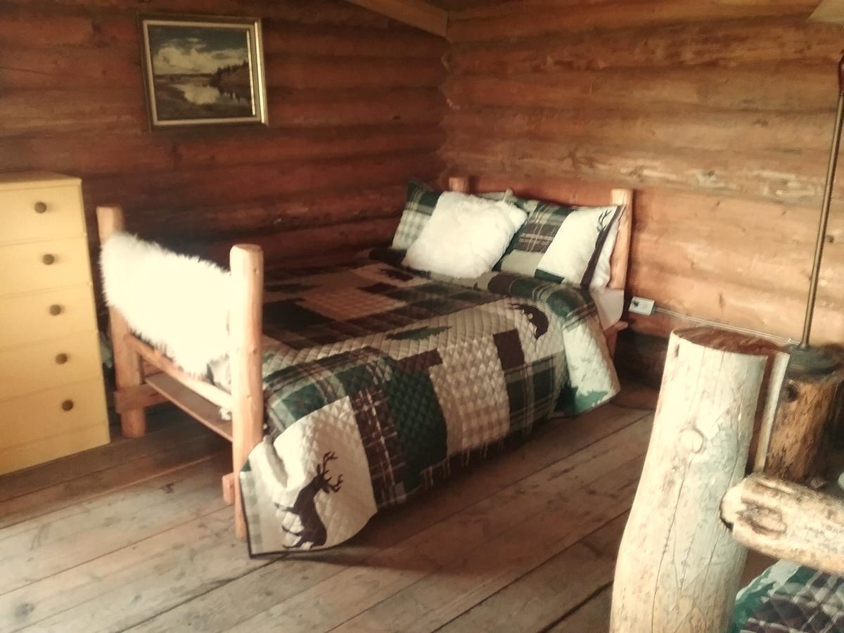Eagle Bear Lodge Tatla Lake Exterior foto