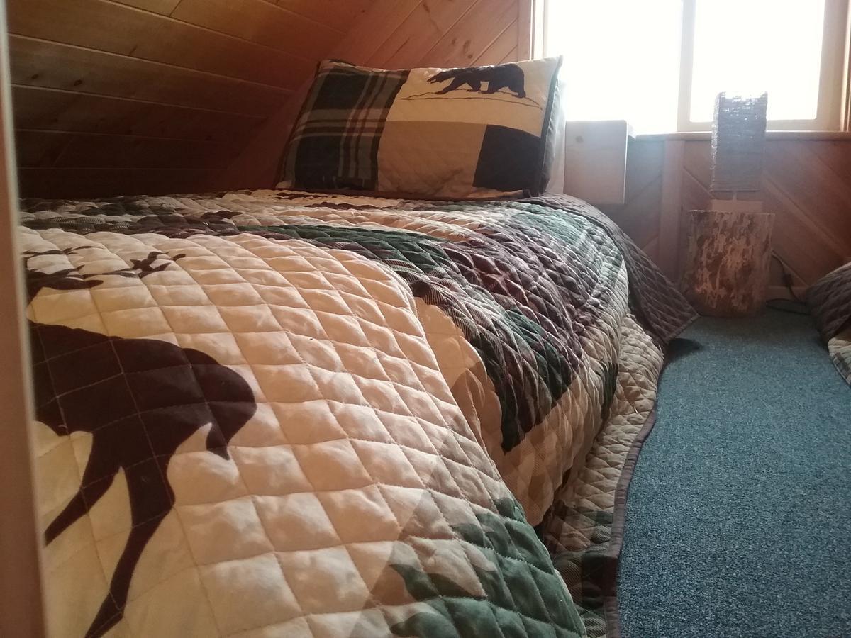 Eagle Bear Lodge Tatla Lake Exterior foto